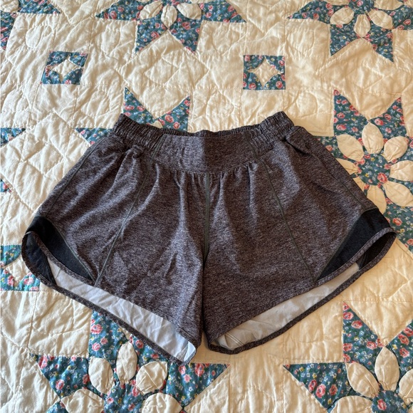 LULULEMON Hotty Hot 4” Shorts - Picture 1 of 3